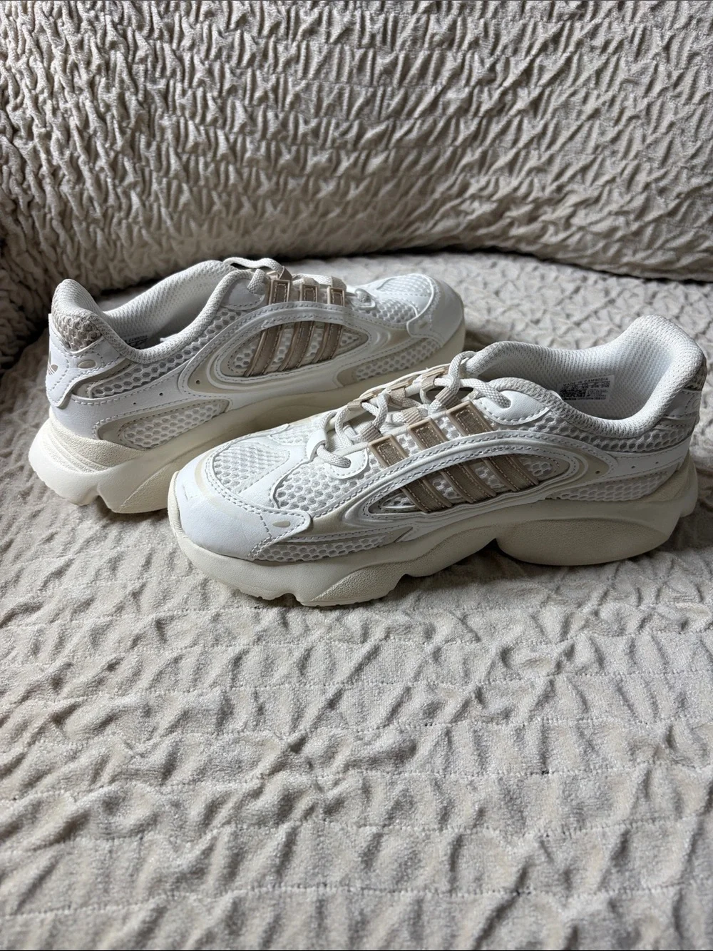 adidas lightweight athletic